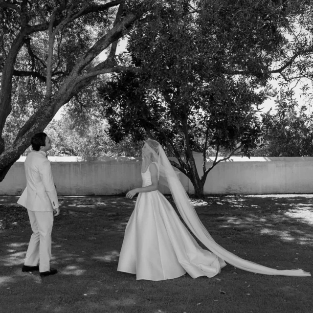 Take a look at this beautiful newlywed and her gown tailored at Alts! Thank you Caitlin for using Alts for your special day! 👰‍♀️

📷 : @lovemadevisible